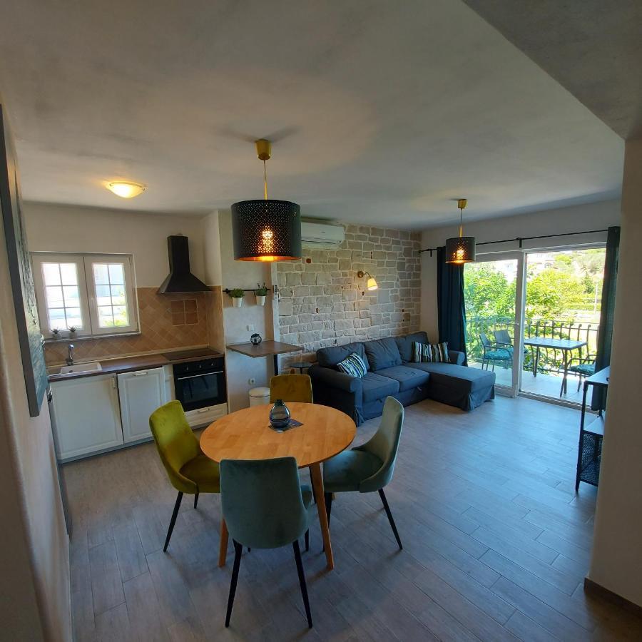 Apartments Batistic Supetarska Draga Rum bild