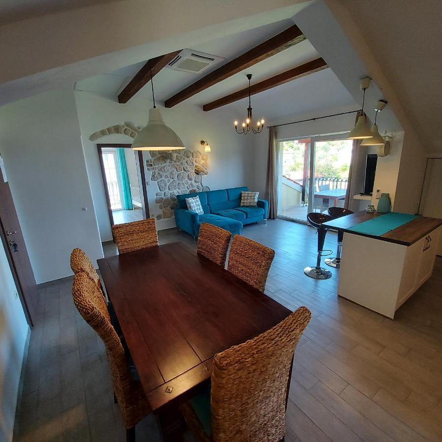 Apartments Batistic Supetarska Draga Rum bild